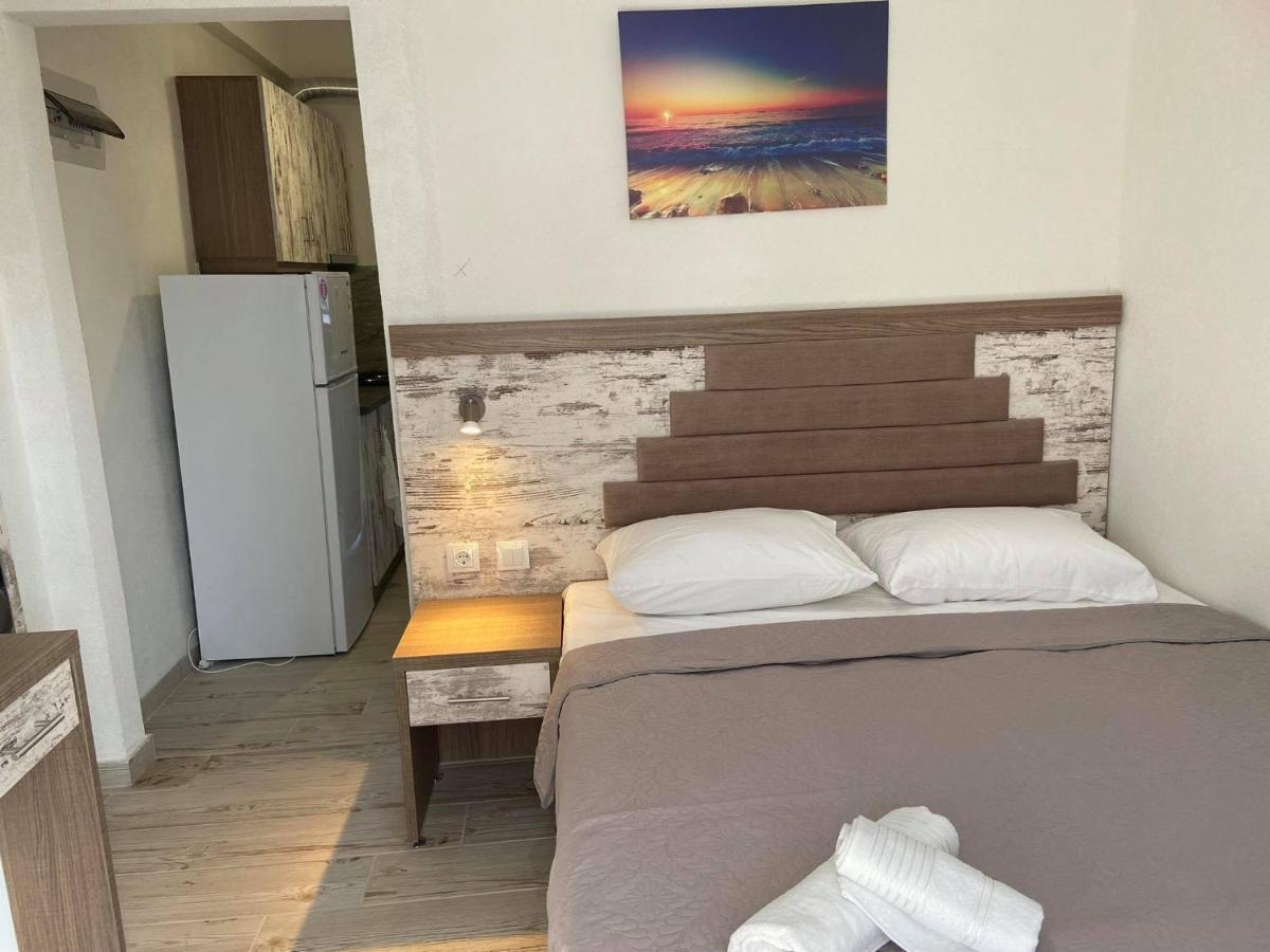 Apartments Miki Поліхроно Екстер'єр фото