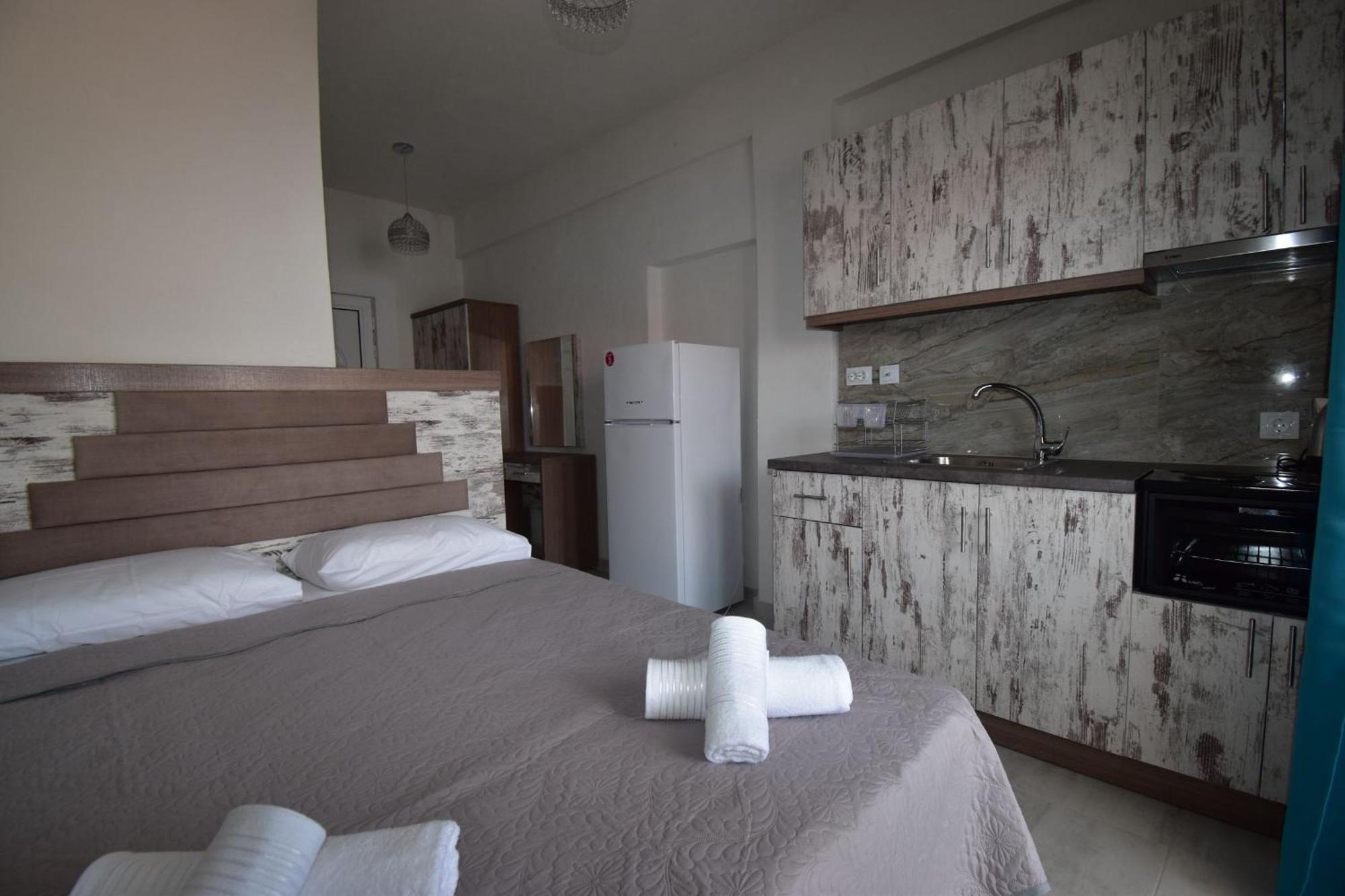 Apartments Miki Поліхроно Екстер'єр фото